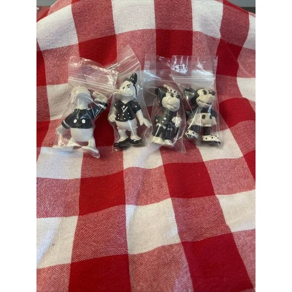 Lot Of 4 Black & White Vintage Bully Disney 2.7” Rare Toy Mickey Minnie Donal - Picture 1 of 11